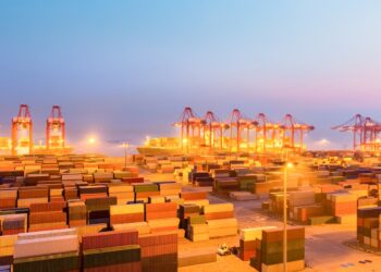 Cómo Importar Ropa Desde China a Estados Unidos en 2025