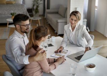 Cómo Elegir a los Mejores Agentes Inmobiliarios para la Venta