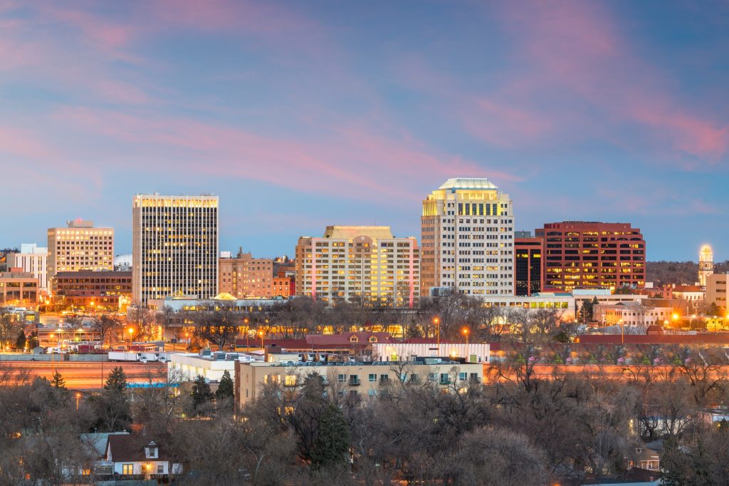 Cómo Emprender en Colorado: Tu Hoja de Ruta para Iniciar un Negocio en el “Centennial State”