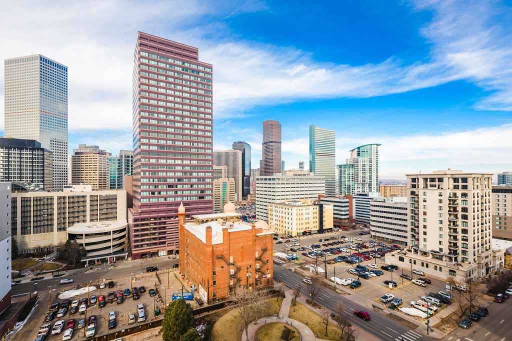 Cómo Emprender en la Ciudad de Denver, Colorado: Tu Hoja de Ruta