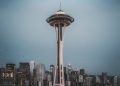 Vista del Space Needle y el horizonte de Seattle, referencia para emprender en Washington