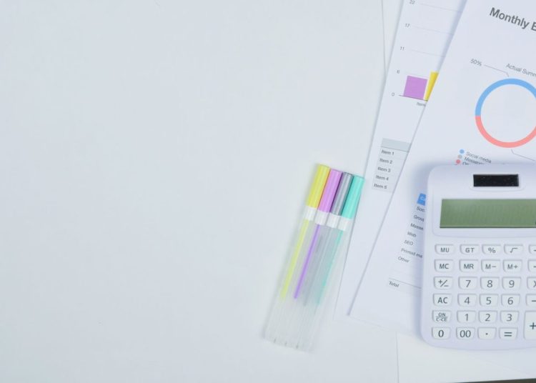 Calculadora y hojas de presupuesto para saber cuánto cuesta abrir un negocio en Estados Unidos