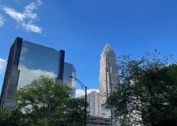 Vista de los rascacielos de Charlotte, referente para emprender en Carolina del Norte
