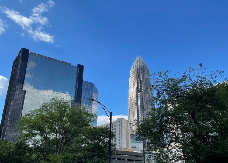 Vista de los rascacielos de Charlotte, referente para emprender en Carolina del Norte