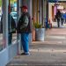 Calle céntrica de una ciudad pequeña de Estados Unidos con negocios locales, ambiente ideal para emprender en Clarksville TN